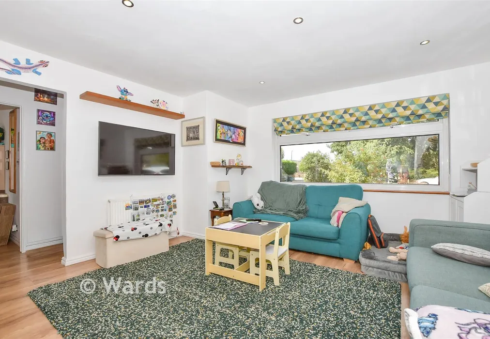 Lounge - Wrangleden Road, Maidstone, Kent - Wards of Kent