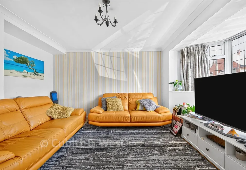 Living Room - Barnfield Avenue, Mitcham, Surrey - Wards of Kent