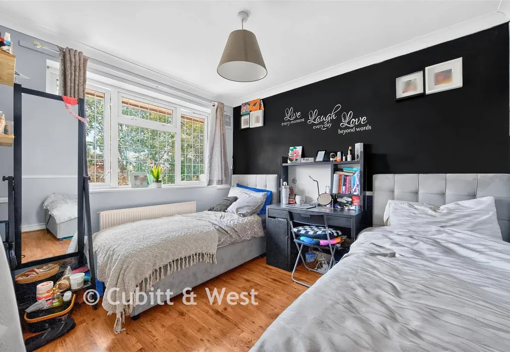 Bedroom - Barnfield Avenue, Mitcham, Surrey - Wards of Kent