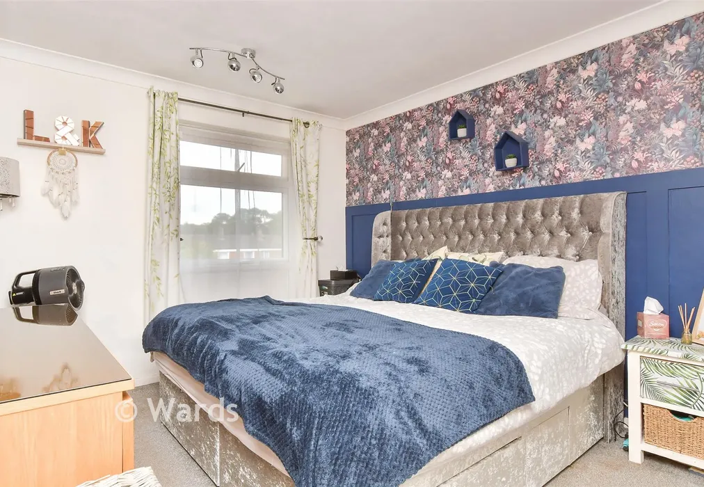 Bedroom 1 - Admers Wood, Vigo, Gravesend, Kent - Wards of Kent