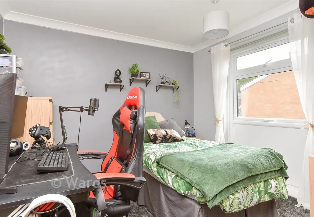Bedroom 2 - Admers Wood, Vigo, Gravesend, Kent - Wards of Kent