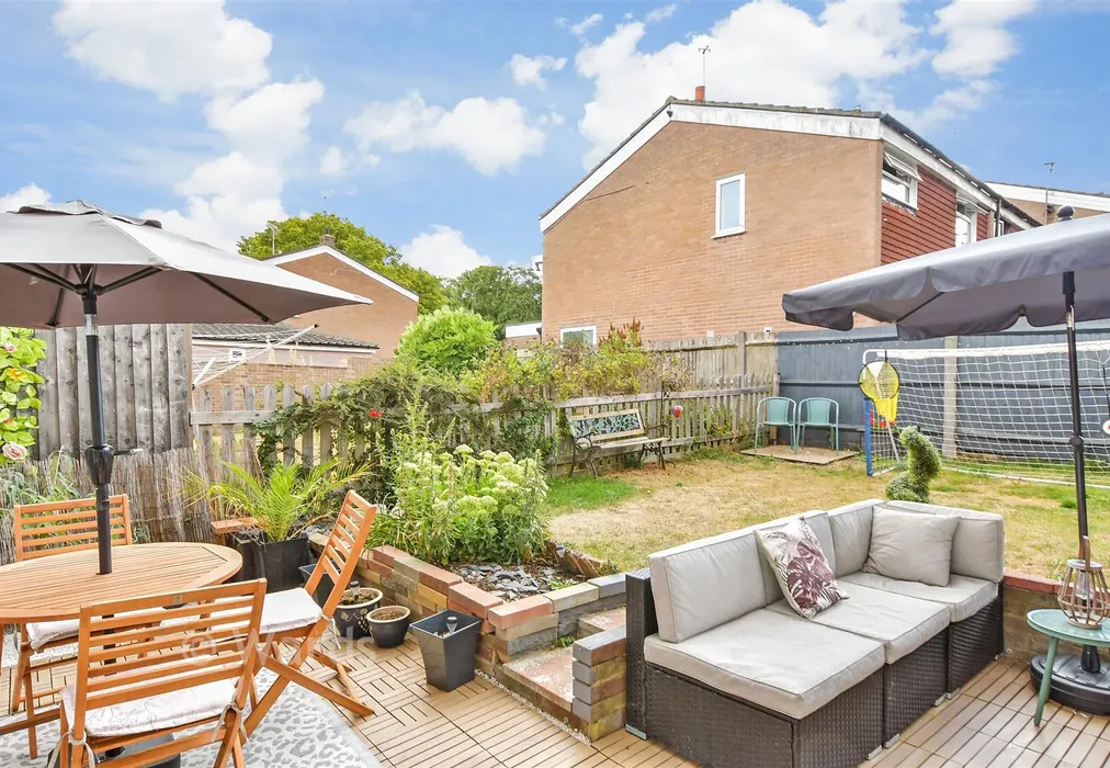Rear Garden - Admers Wood, Vigo, Gravesend, Kent - Wards of Kent