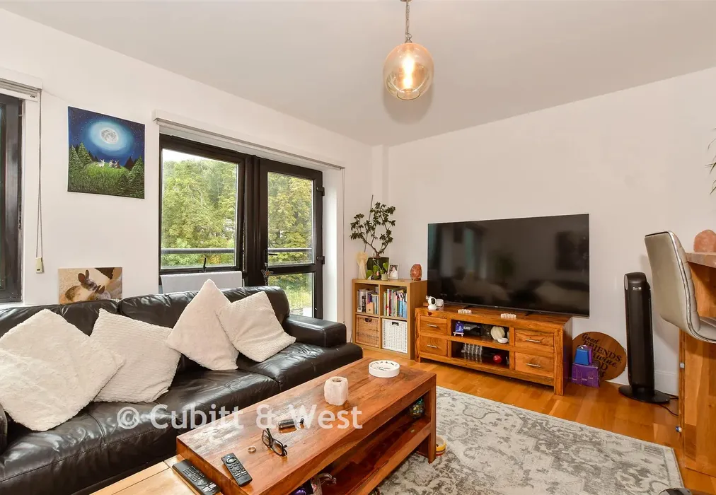 Lounge/Kitchen - Croydon Road, Caterham, Surrey - Wards of Kent