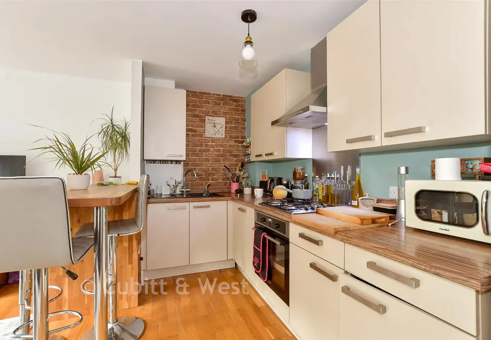 Lounge/Kitchen - Croydon Road, Caterham, Surrey - Wards of Kent