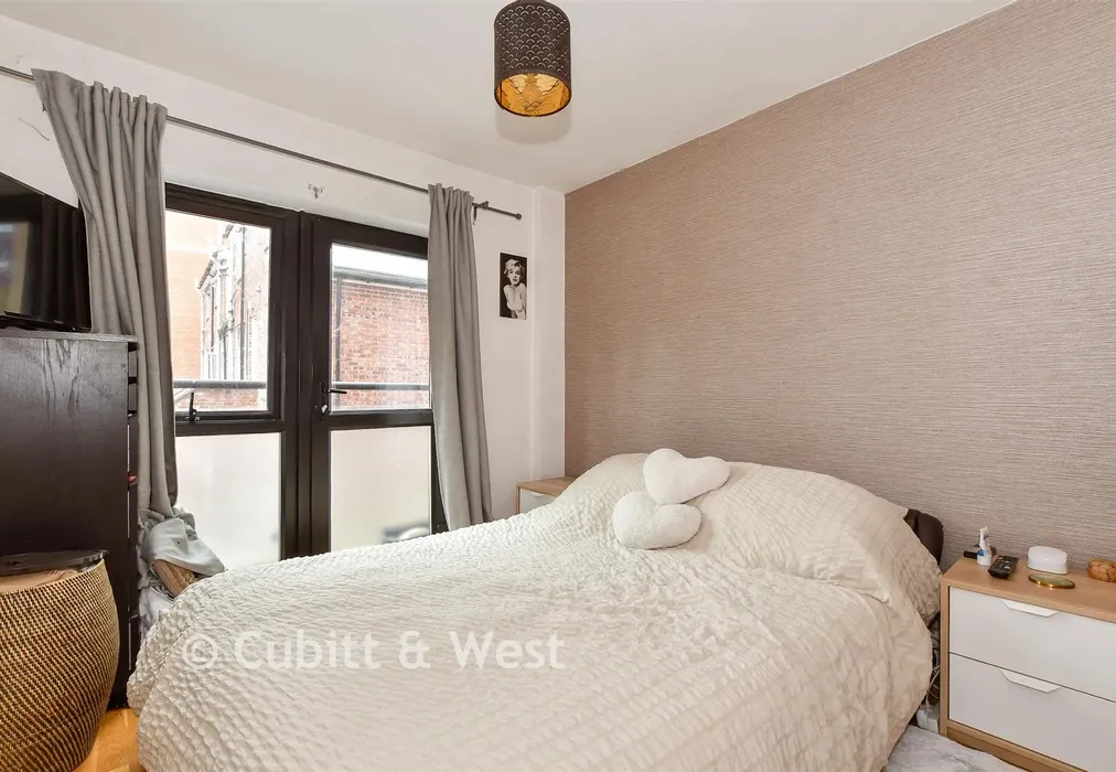 Bedroom 1 - Croydon Road, Caterham, Surrey - Wards of Kent