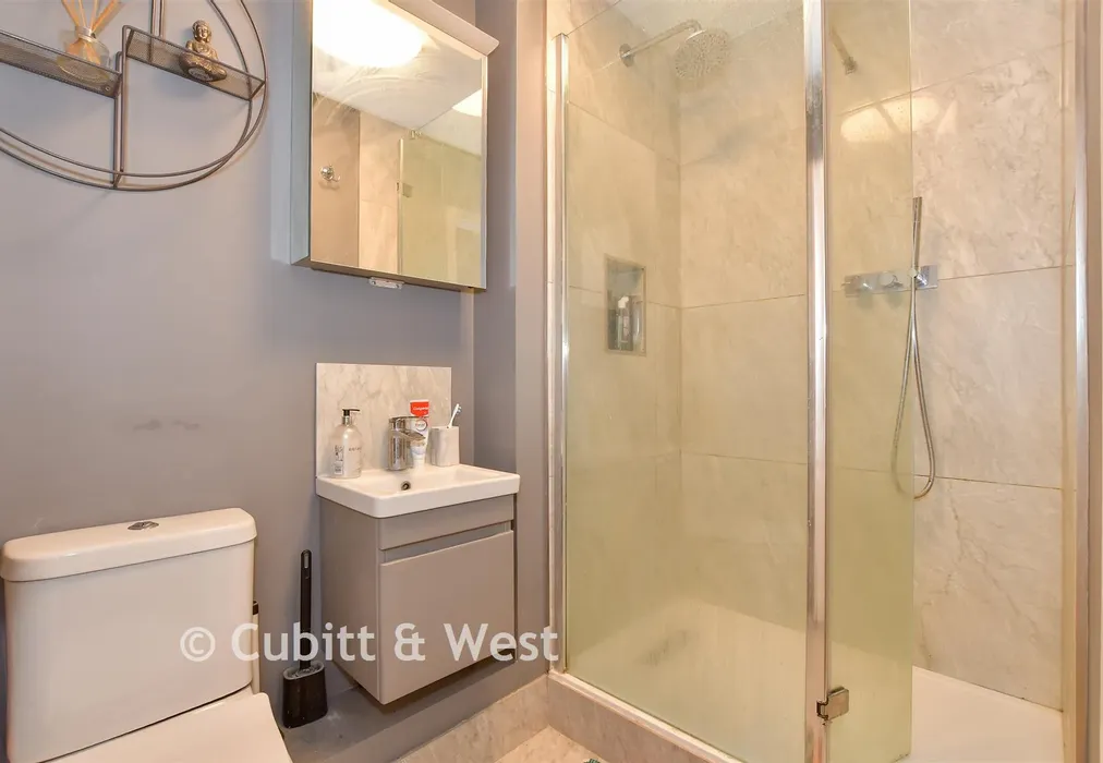 En-Suite Shower Room - Croydon Road, Caterham, Surrey - Wards of Kent