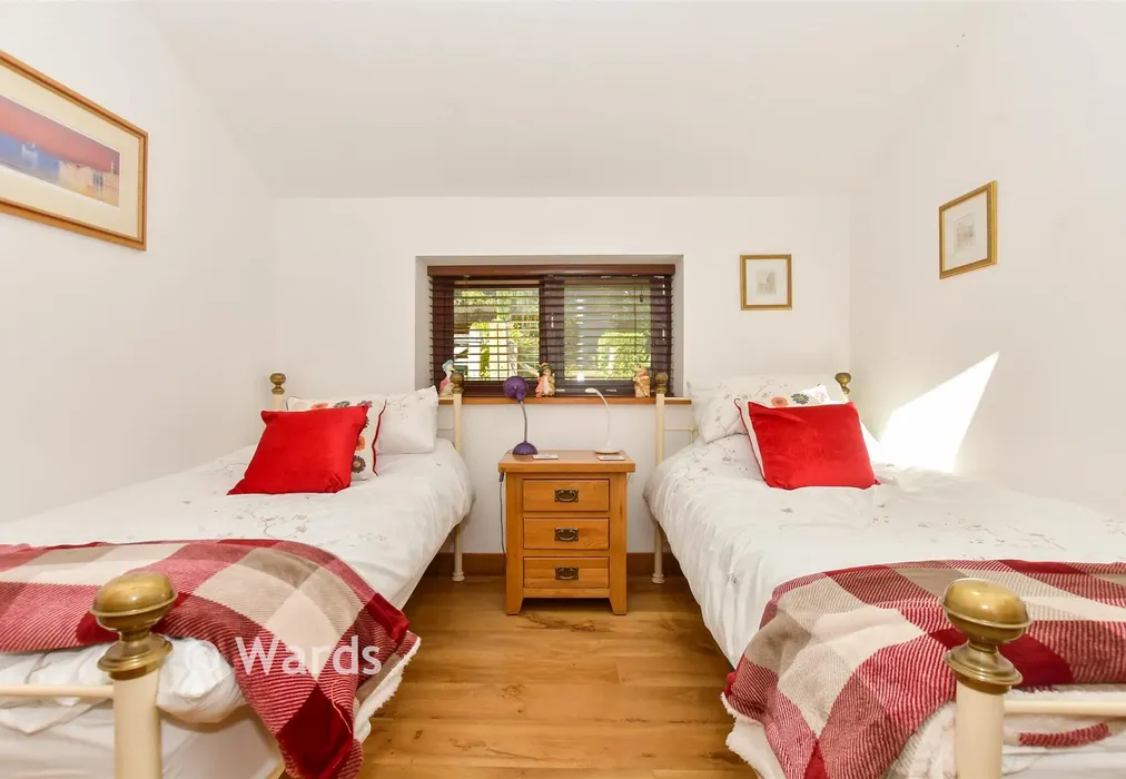 Bedroom 2 - Roman Road, Maydensole, Dover, Kent - Wards of Kent