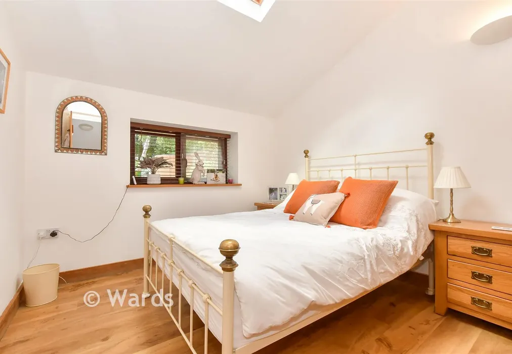 Bedroom 1 - Roman Road, Maydensole, Dover, Kent - Wards of Kent