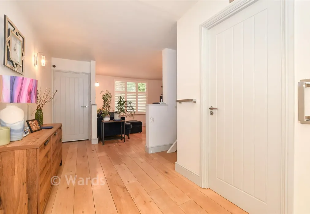 Lounge - High Street, Tenterden, Kent - Wards of Kent