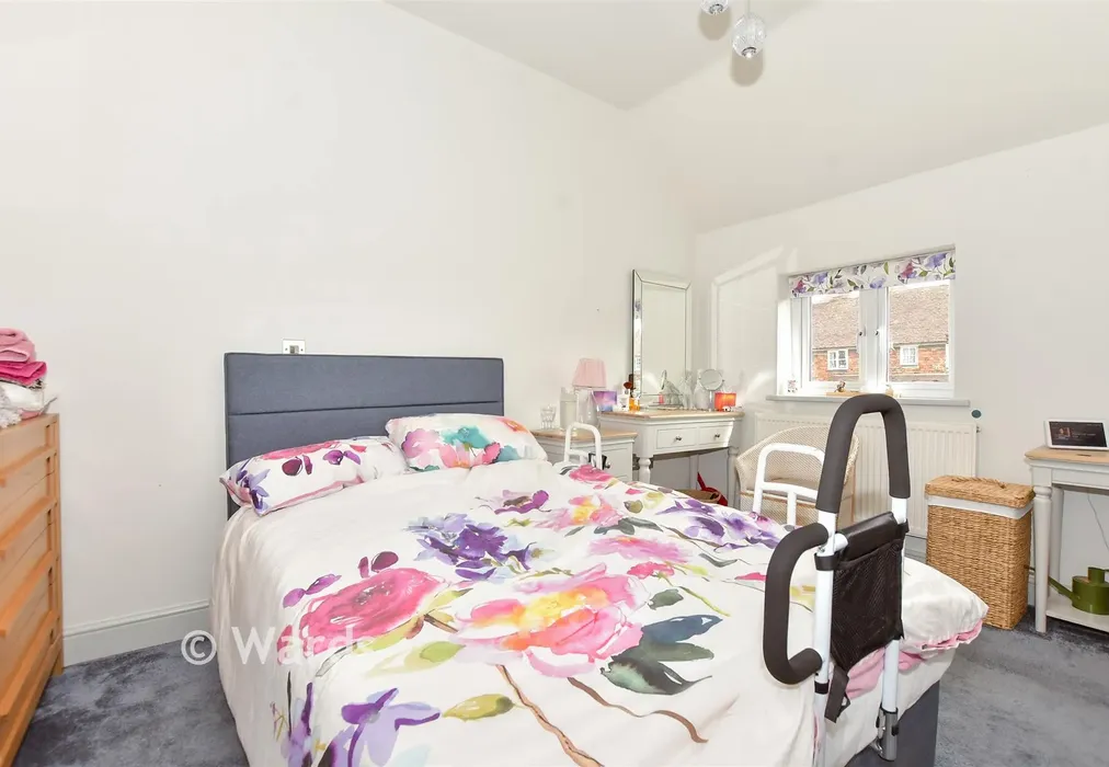 Bedroom 1 - High Street, Tenterden, Kent - Wards of Kent