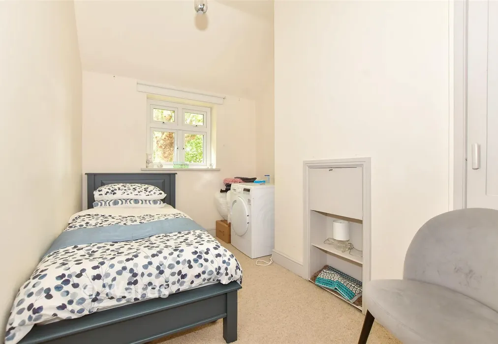 Bedroom 2 - High Street, Tenterden, Kent - Wards of Kent