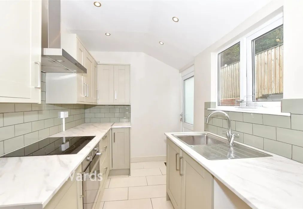 Kitchen - Clarendon Place, Dover, Kent - Wards of Kent