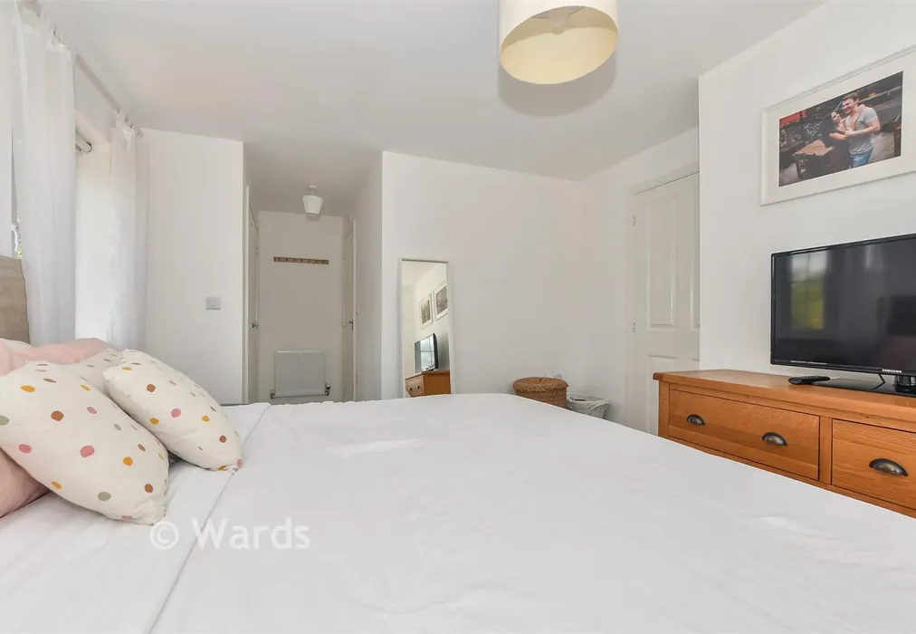 Bedroom 1 - King Road, Staplehurst, Kent - Wards of Kent