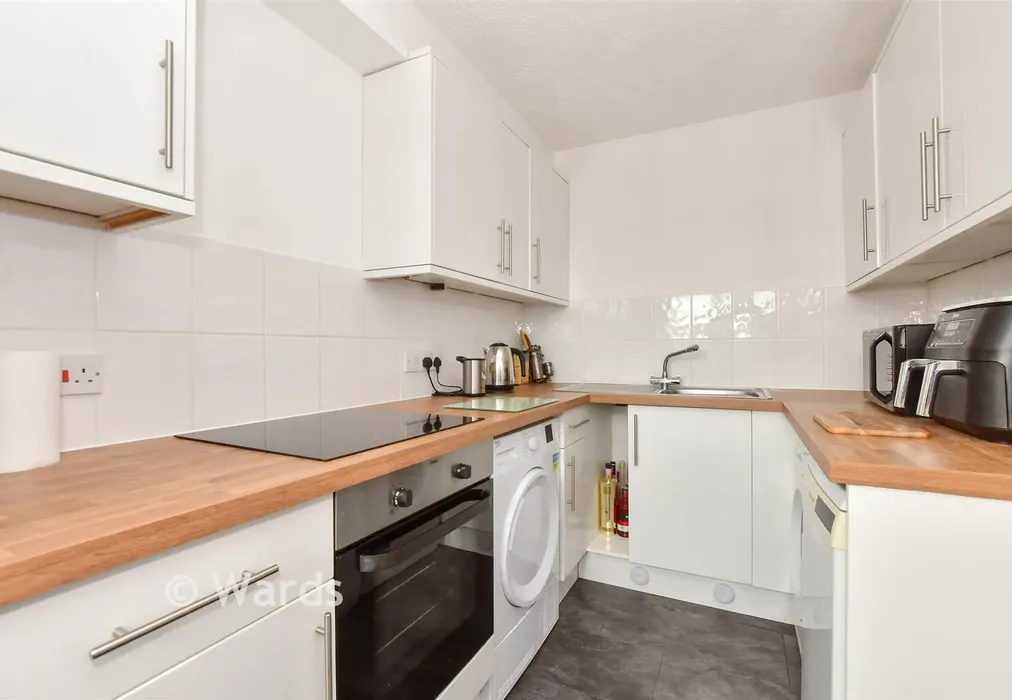 Kitchen - Western Road, Deal, Kent - Wards of Kent