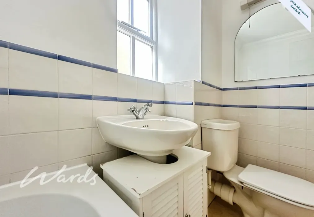 Bathroom - River Bank Close Maidstone ME15 - Wards of Kent