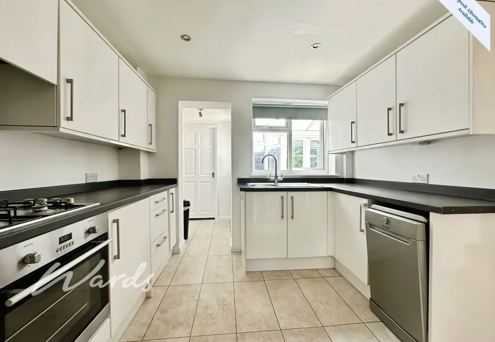 Kitchen - Shaftesbury Close East Malling ME19 - Wards of Kent