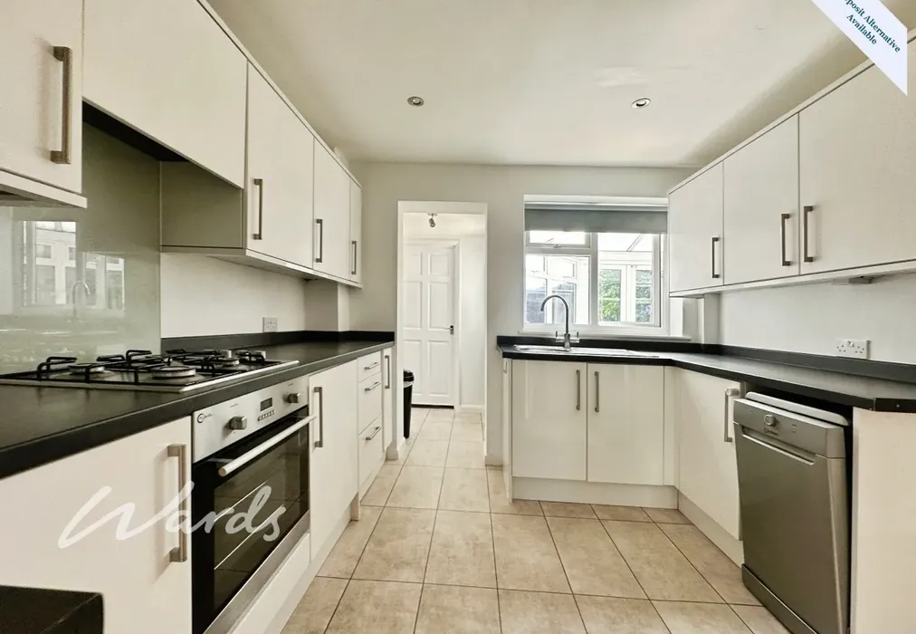 Kitchen - Shaftesbury Close East Malling ME19 - Wards of Kent