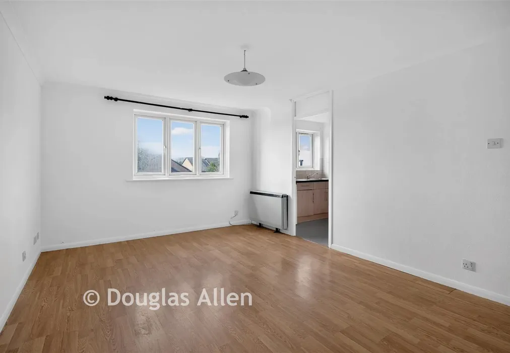 Lounge - Millhaven Close, Romford, Essex - Wards of Kent