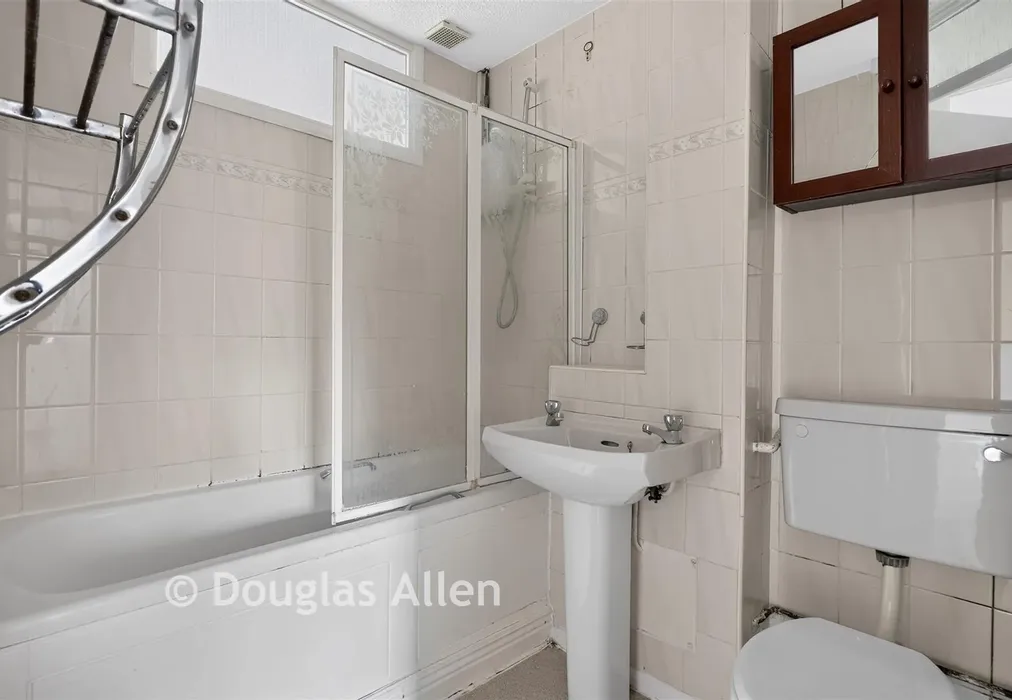Bathroom - Millhaven Close, Romford, Essex - Wards of Kent
