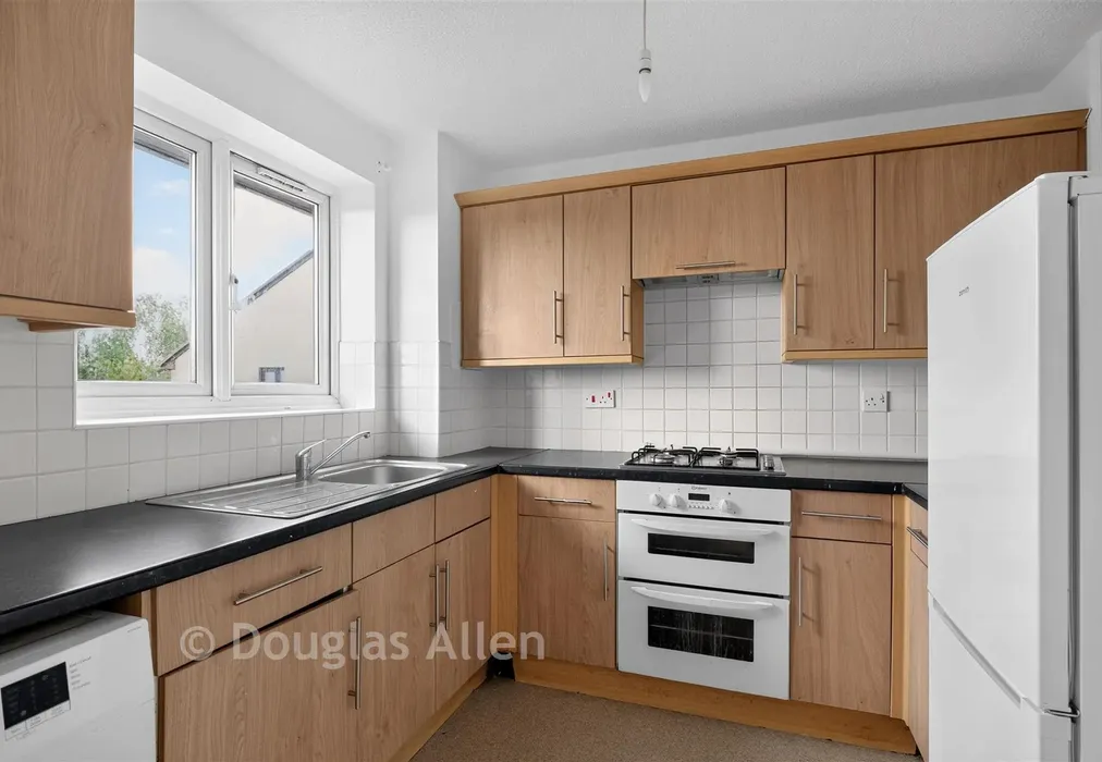 Kitchen - Millhaven Close, Romford, Essex - Wards of Kent