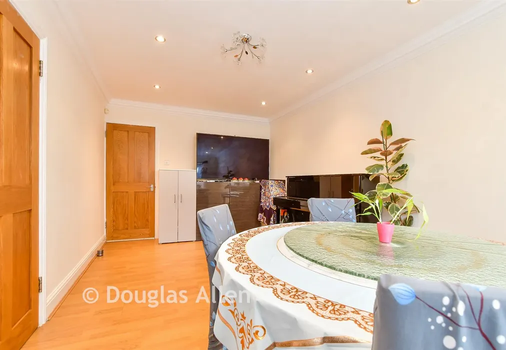 Dining Room - High Meadows, Chigwell, Essex - Wards of Kent