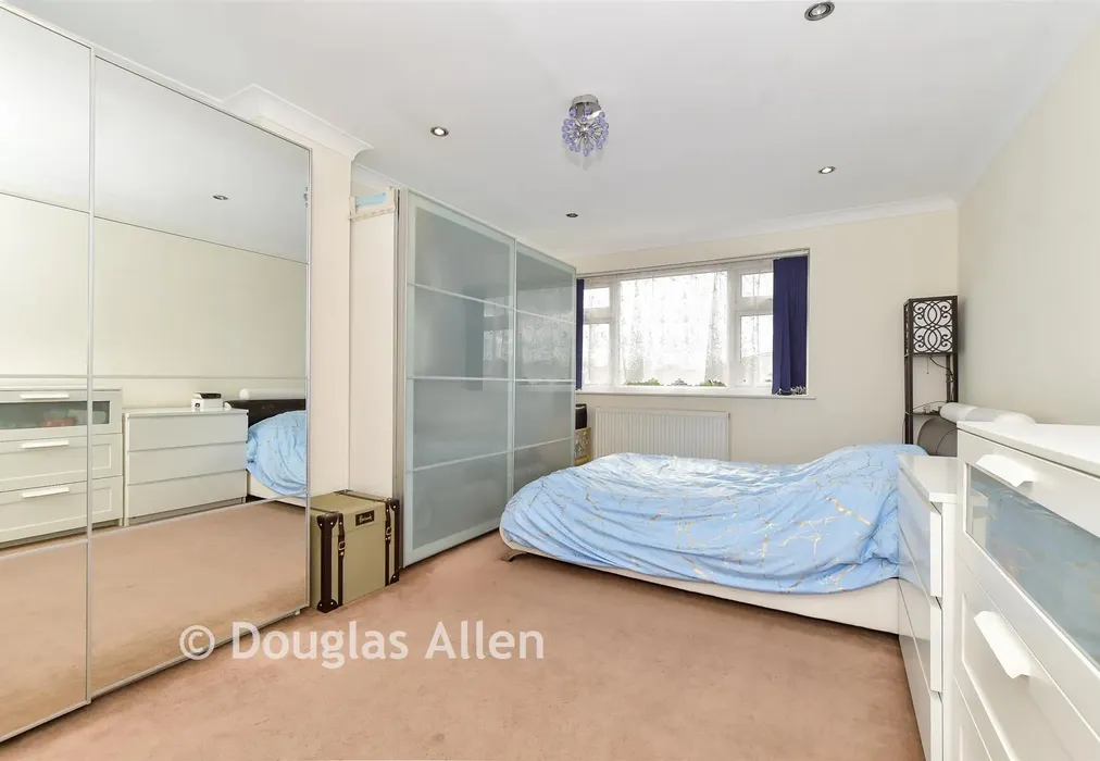 Bedroom 1 - High Meadows, Chigwell, Essex - Wards of Kent