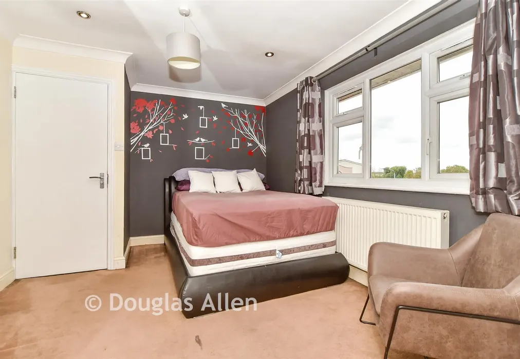 Bedroom 3 - High Meadows, Chigwell, Essex - Wards of Kent