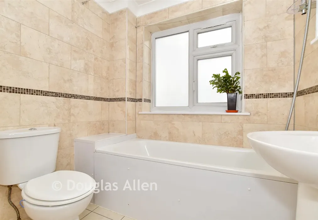 Bathroom - High Meadows, Chigwell, Essex - Wards of Kent