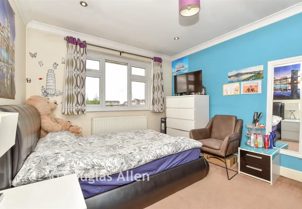 Bedroom 4 - High Meadows, Chigwell, Essex - Wards of Kent