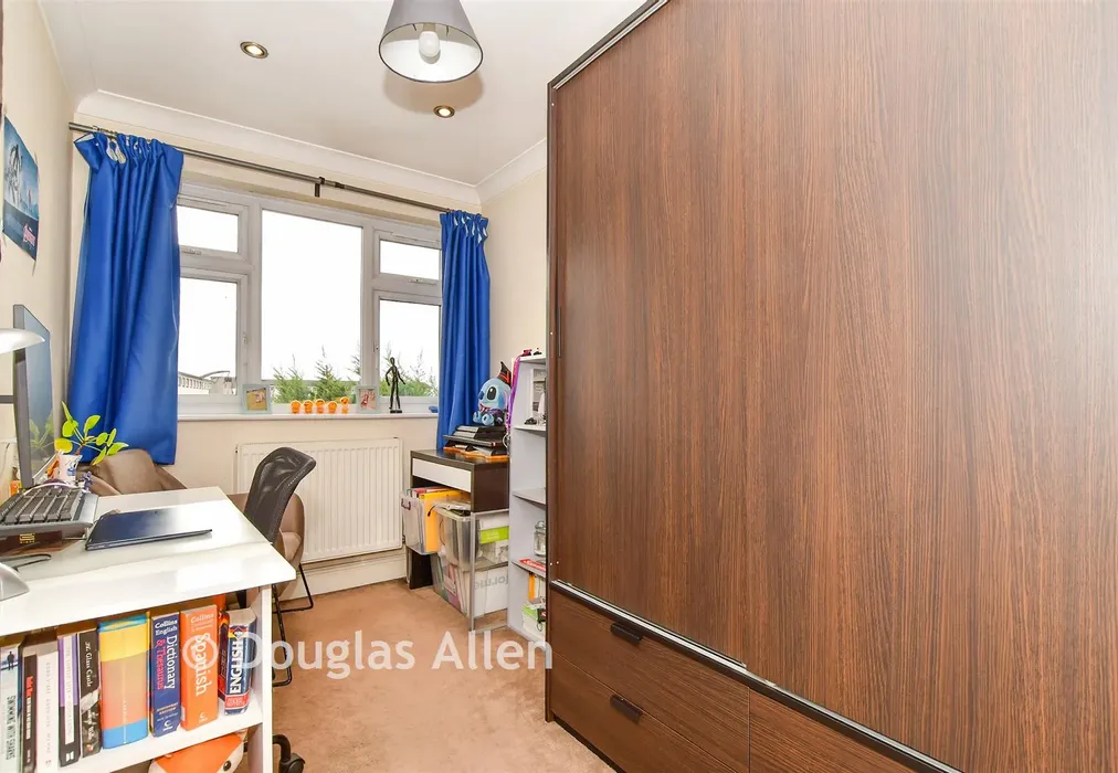 Bedroom 5 - High Meadows, Chigwell, Essex - Wards of Kent