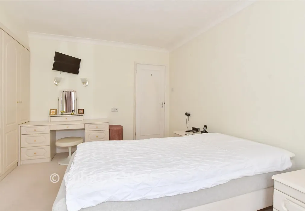 Bedroom 1 - Irwin Drive, Horsham, West Sussex - Wards of Kent