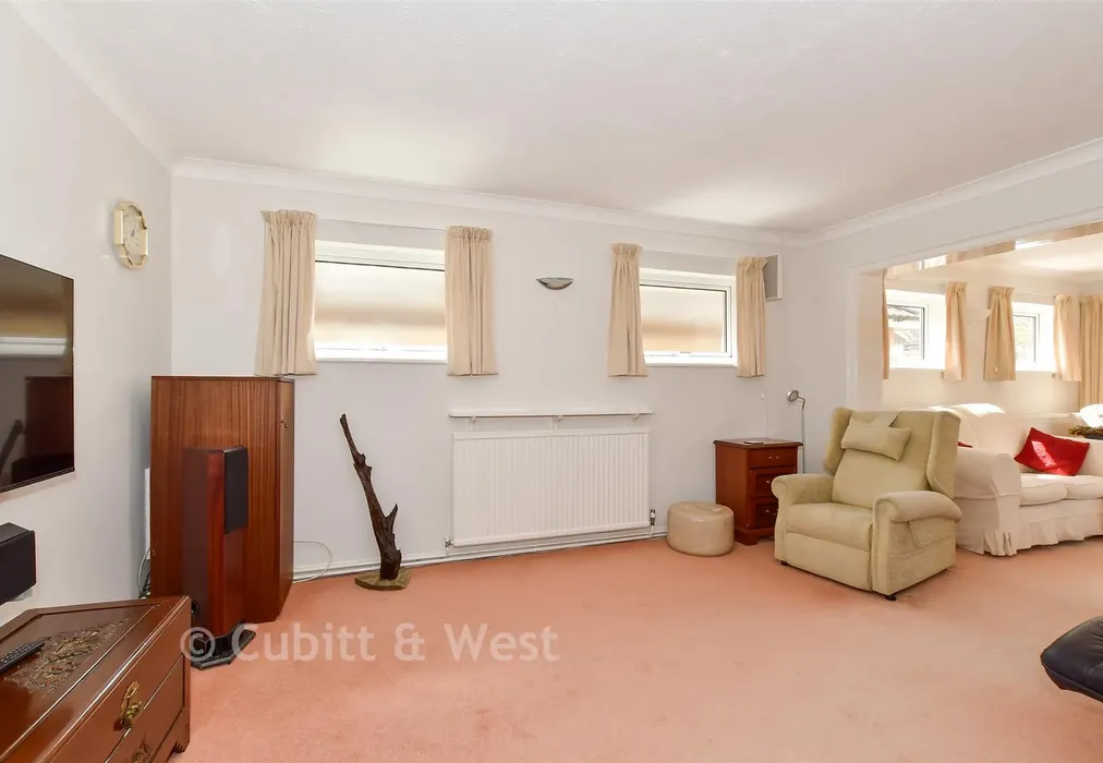 Lounge/Dining Room - Irwin Drive, Horsham, West Sussex - Wards of Kent