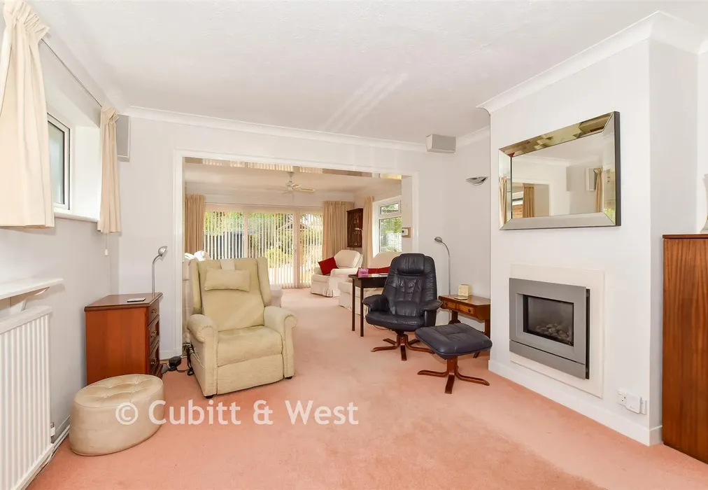 Lounge/Dining Room - Irwin Drive, Horsham, West Sussex - Wards of Kent