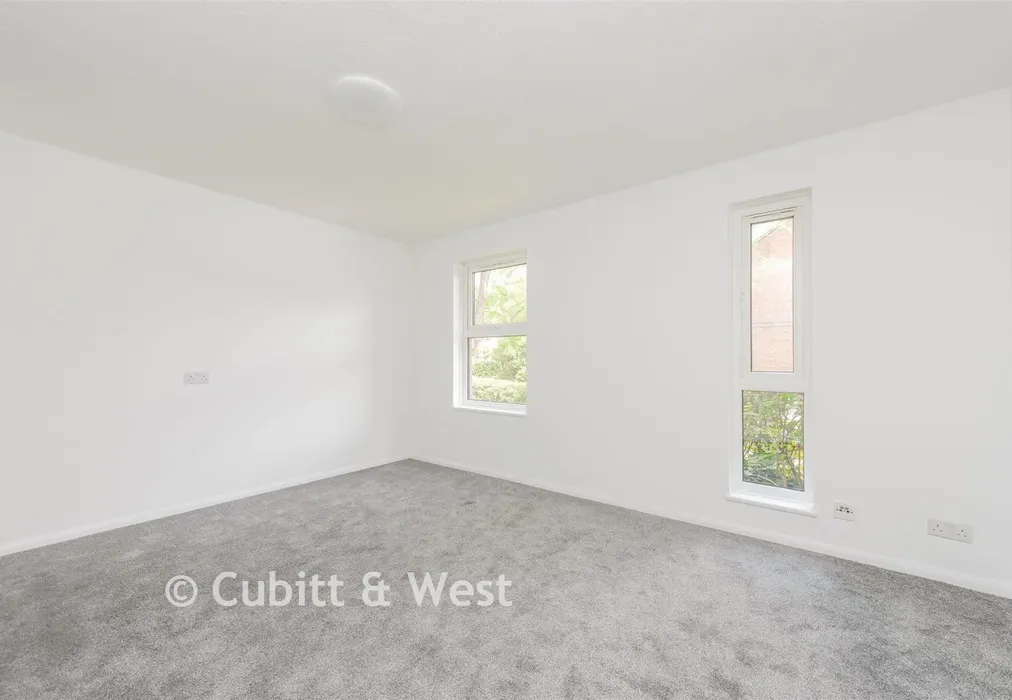 Studio Room - Turnpike Lane, London, Surrey - Wards of Kent