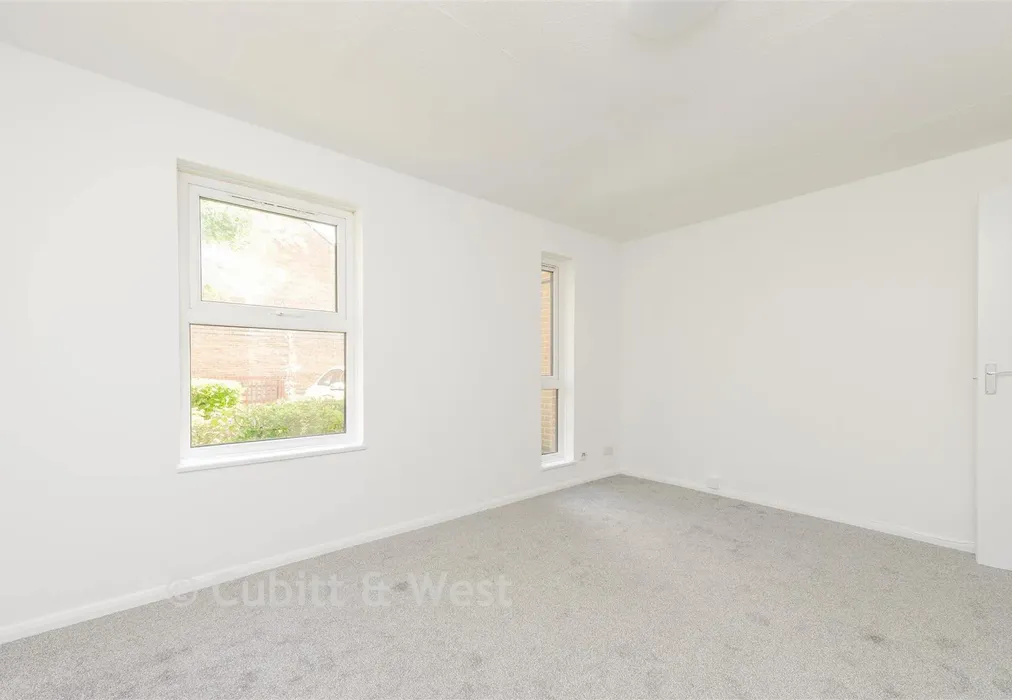 Studio Room - Turnpike Lane, London, Surrey - Wards of Kent