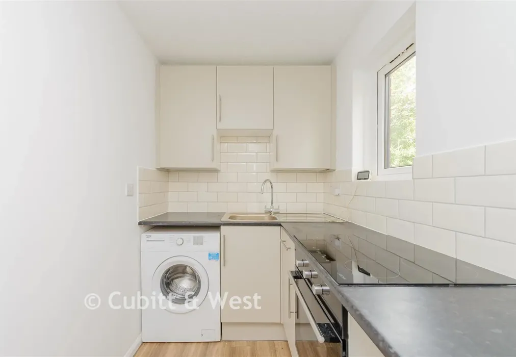 Kitchen - Turnpike Lane, London, Surrey - Wards of Kent