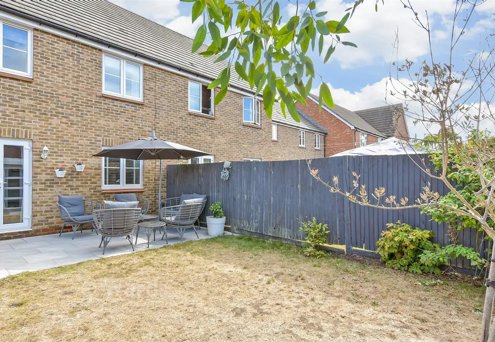 Rear Garden - Weymouth Road, Wainscott, Rochester, Kent - Wards of Kent