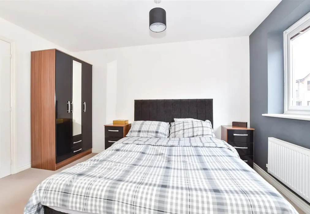 Bedroom 1 - Hawley Drive, Leybourne, West Malling, Kent - Wards of Kent