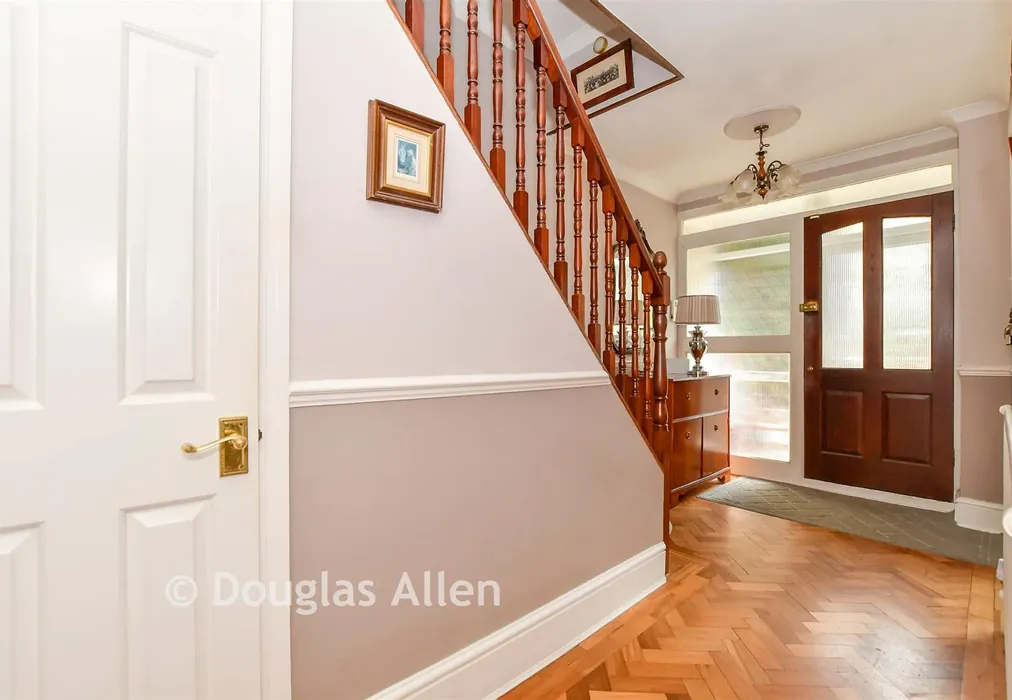 Hallway - Marjorams Avenue, Loughton, Essex - Wards of Kent