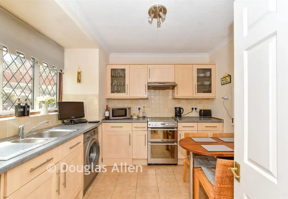 Kitchen - Marjorams Avenue, Loughton, Essex - Wards of Kent