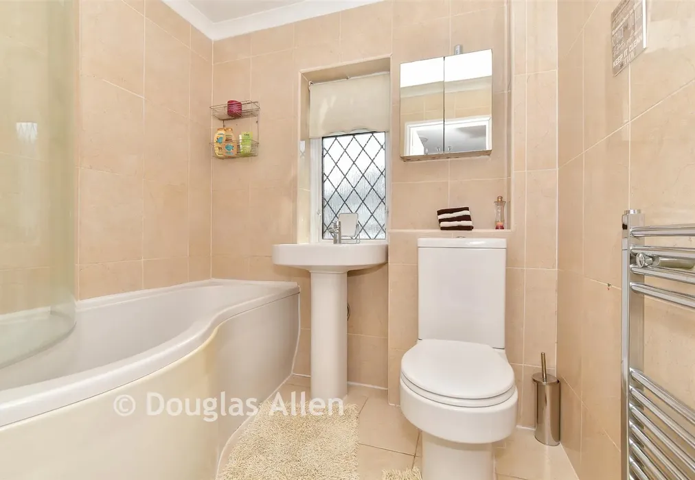 Bathroom - Marjorams Avenue, Loughton, Essex - Wards of Kent