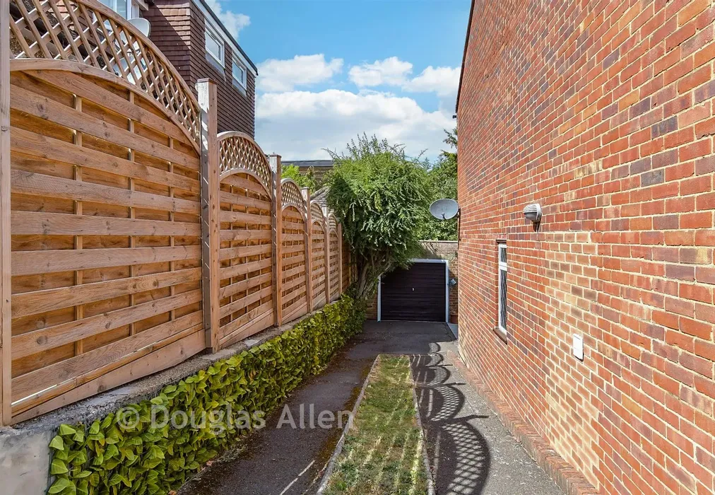 Driveway/Parking - Marjorams Avenue, Loughton, Essex - Wards of Kent