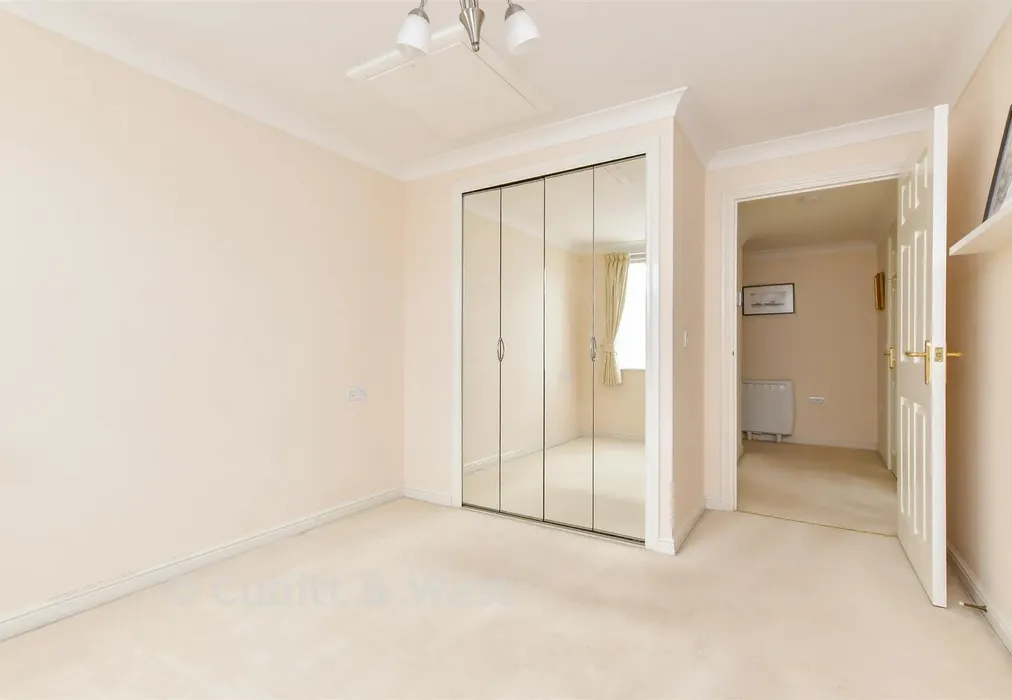 Bedroom - Queen Street, Arundel, West Sussex - Wards of Kent