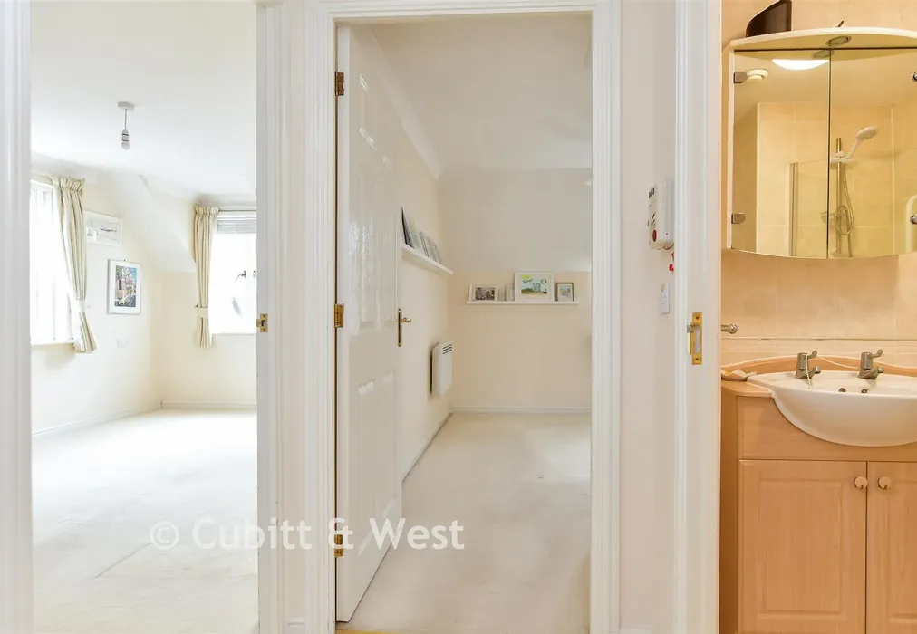 Internal Lifestyle Photograph - Queen Street, Arundel, West Sussex - Wards of Kent