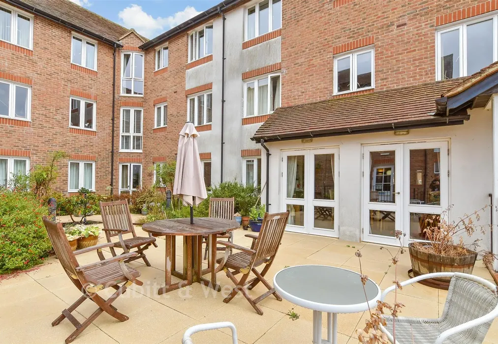 Communal Gardens - Queen Street, Arundel, West Sussex - Wards of Kent