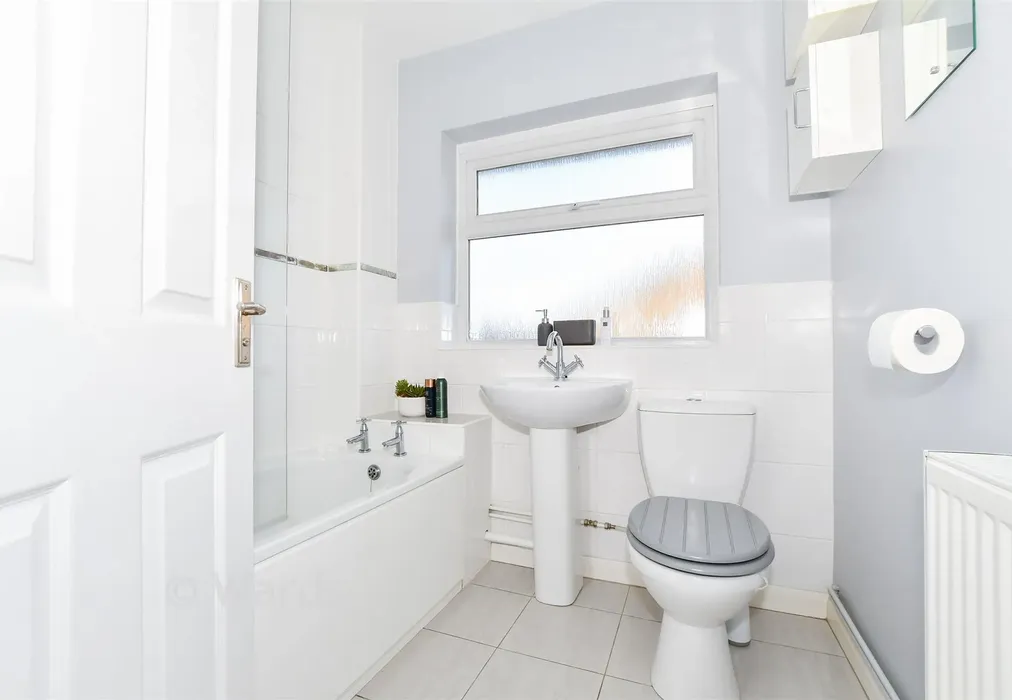 Bathroom - Merton Road, Bearsted, Maidstone, Kent - Wards of Kent