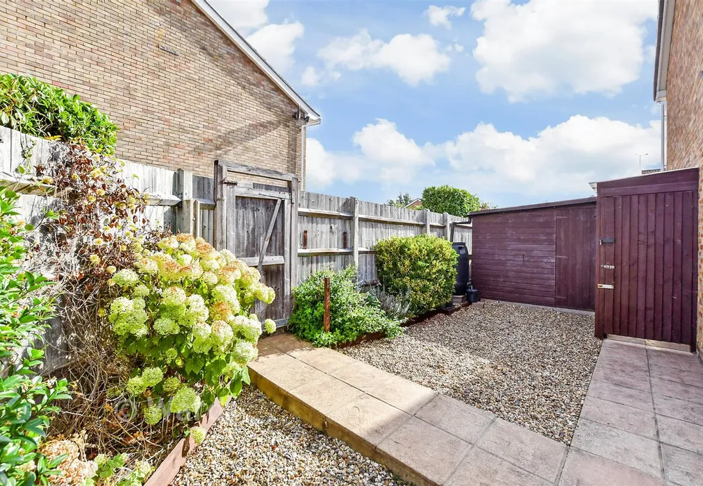 Side Garden - Merton Road, Bearsted, Maidstone, Kent - Wards of Kent