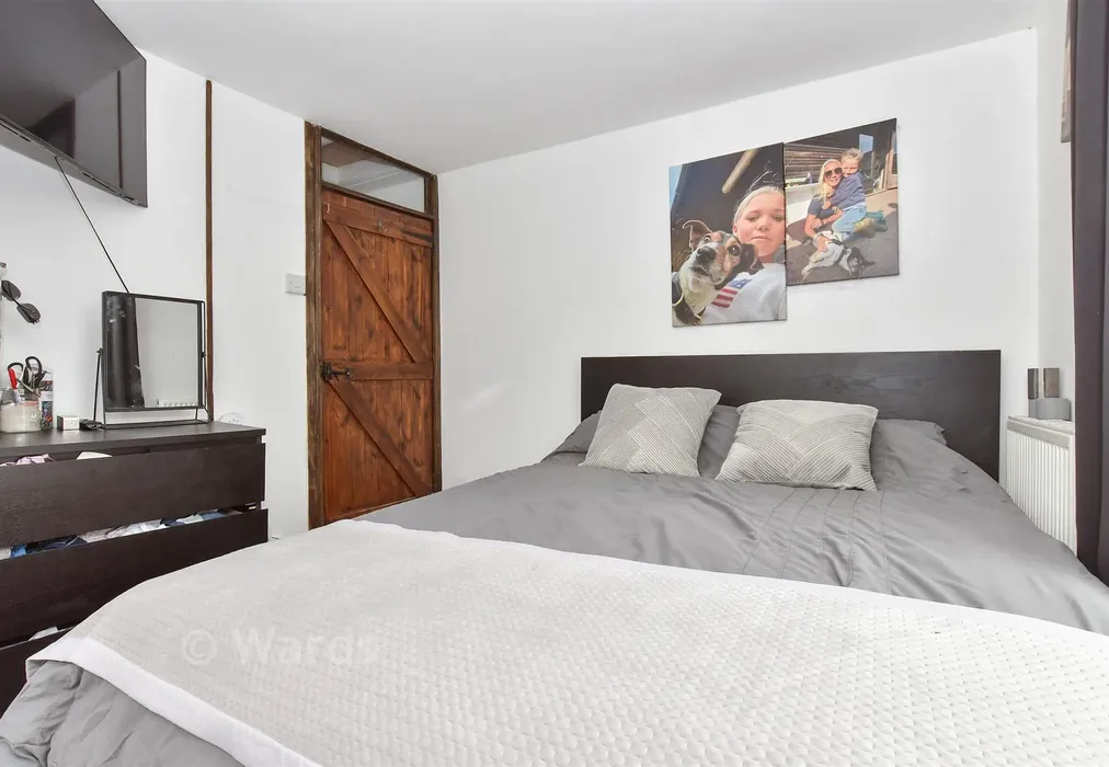 Bedroom 1 - High Street, Eastry, Sandwich, Kent - Wards of Kent