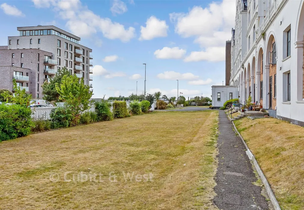 Communal Gardens - Grand Avenue, Worthing, West Sussex - Wards of Kent
