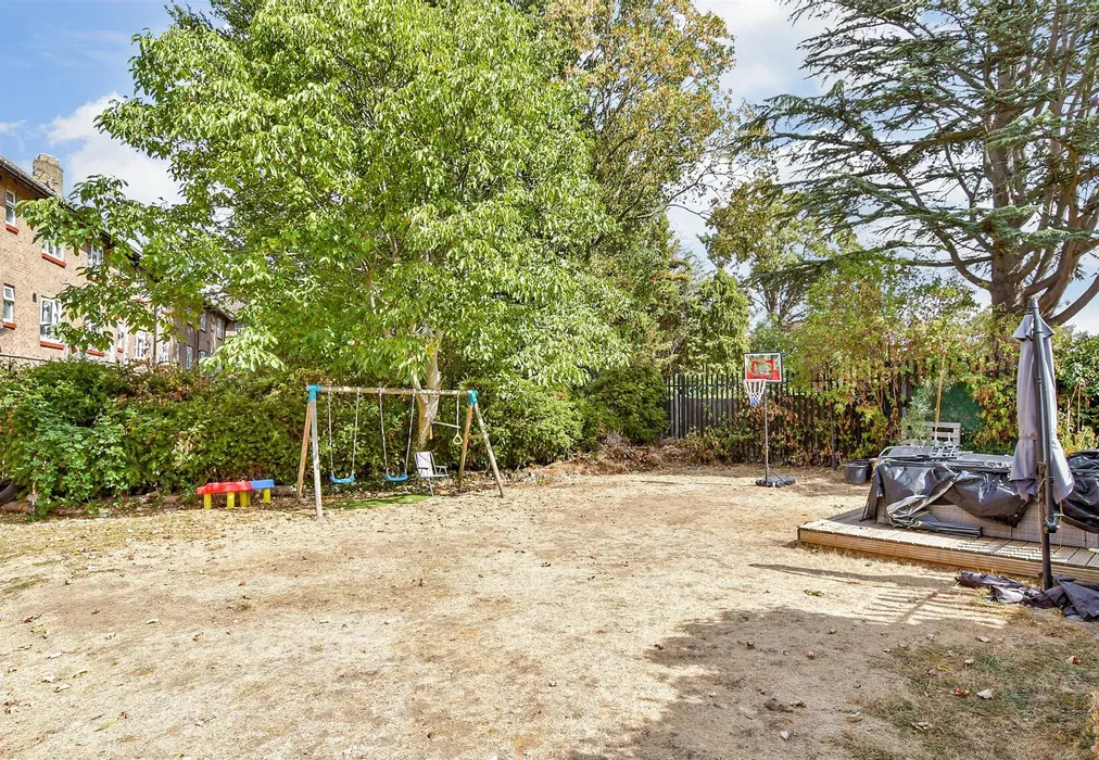 Communal Gardens - Penpool Lane, Welling, Kent - Wards of Kent